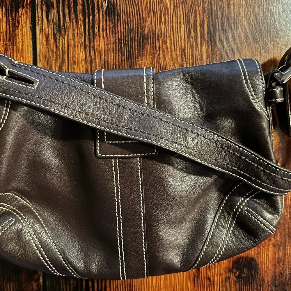 Vintage Coach Soho Flap Chocolate Brown Leather Shoulder Bag w Silver Hardware - Picture 13 of 16
